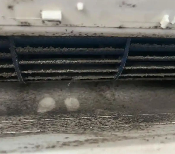 北湖空调吹的风有股烧焦味是怎么回事